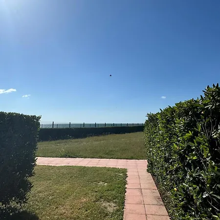 Rez De Jardin En Bord De Piscine Tennis Stationnement *