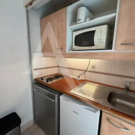 Rez De Jardin En Bord De Piscine Tennis Stationnement Apartment Sete