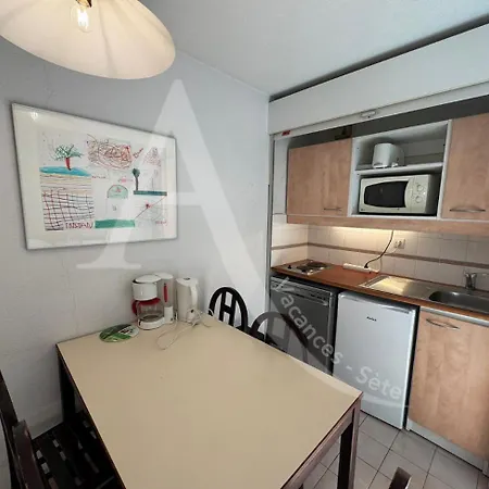 Apartment Rez De Jardin En Bord De Piscine Tennis Stationnement