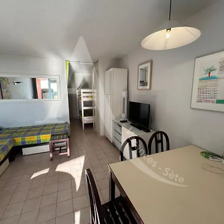 Apartment Rez De Jardin En Bord De Piscine Tennis Stationnement